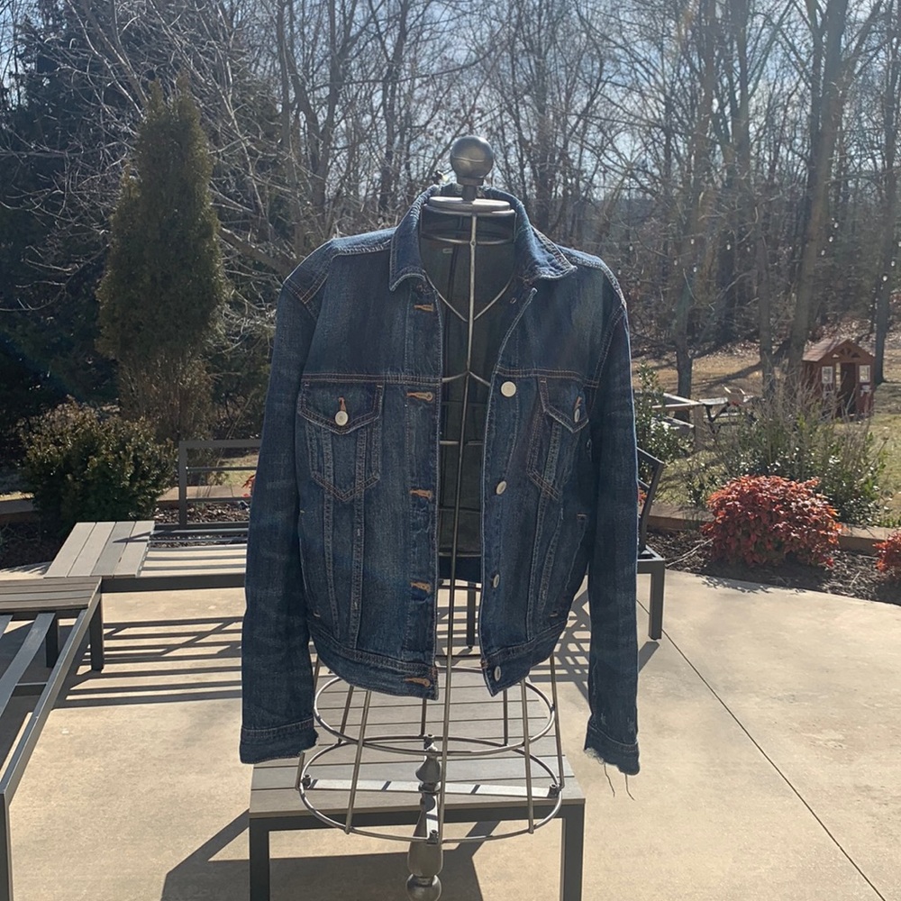 Size small American eagle jean jacket never worn